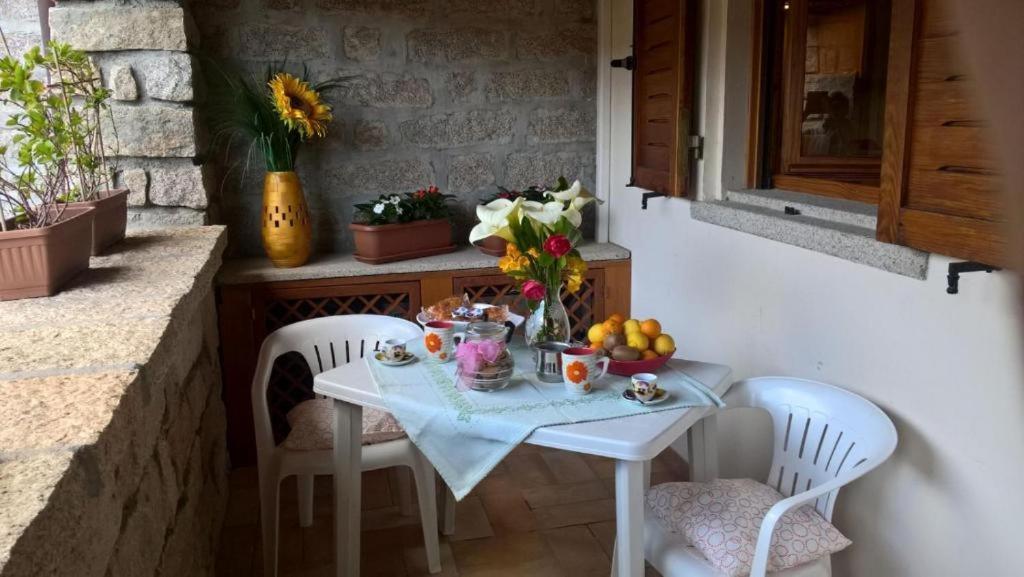 Casa Nel Borgo Di San Pantaleo Villa Exterior foto